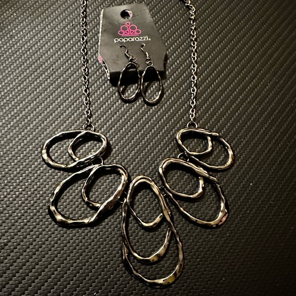 🖤 BOGO FREE 🖤 Paparazzi 🖤 gunmetal statement necklace & matching earrings